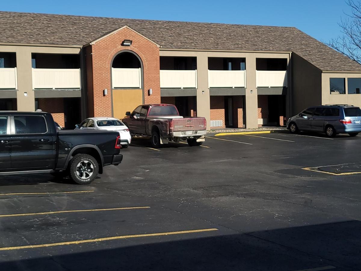 Super 8 By Wyndham Kansas City Airport North Ngoại thất bức ảnh