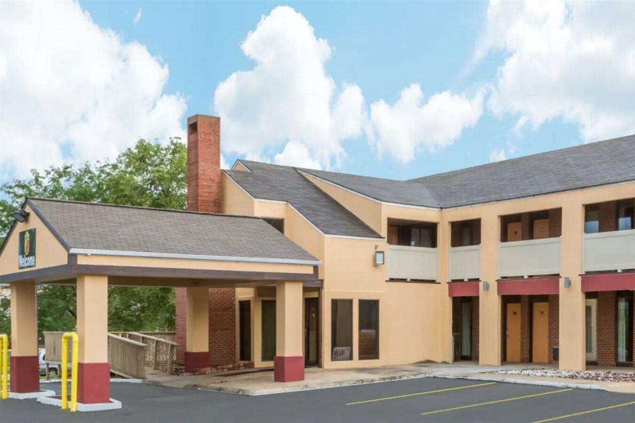 Super 8 By Wyndham Kansas City Airport North Ngoại thất bức ảnh