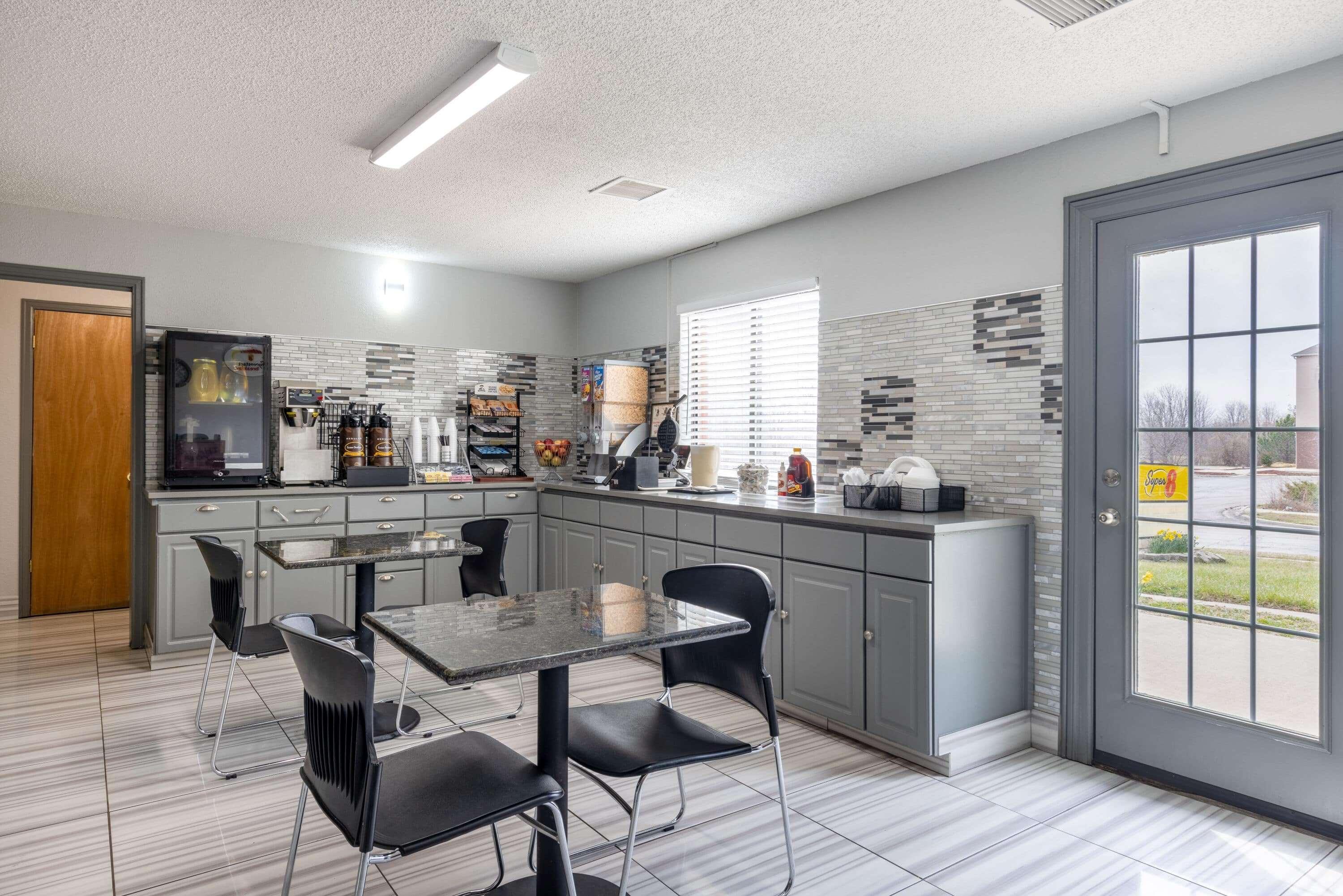 Super 8 By Wyndham Kansas City Airport North Ngoại thất bức ảnh