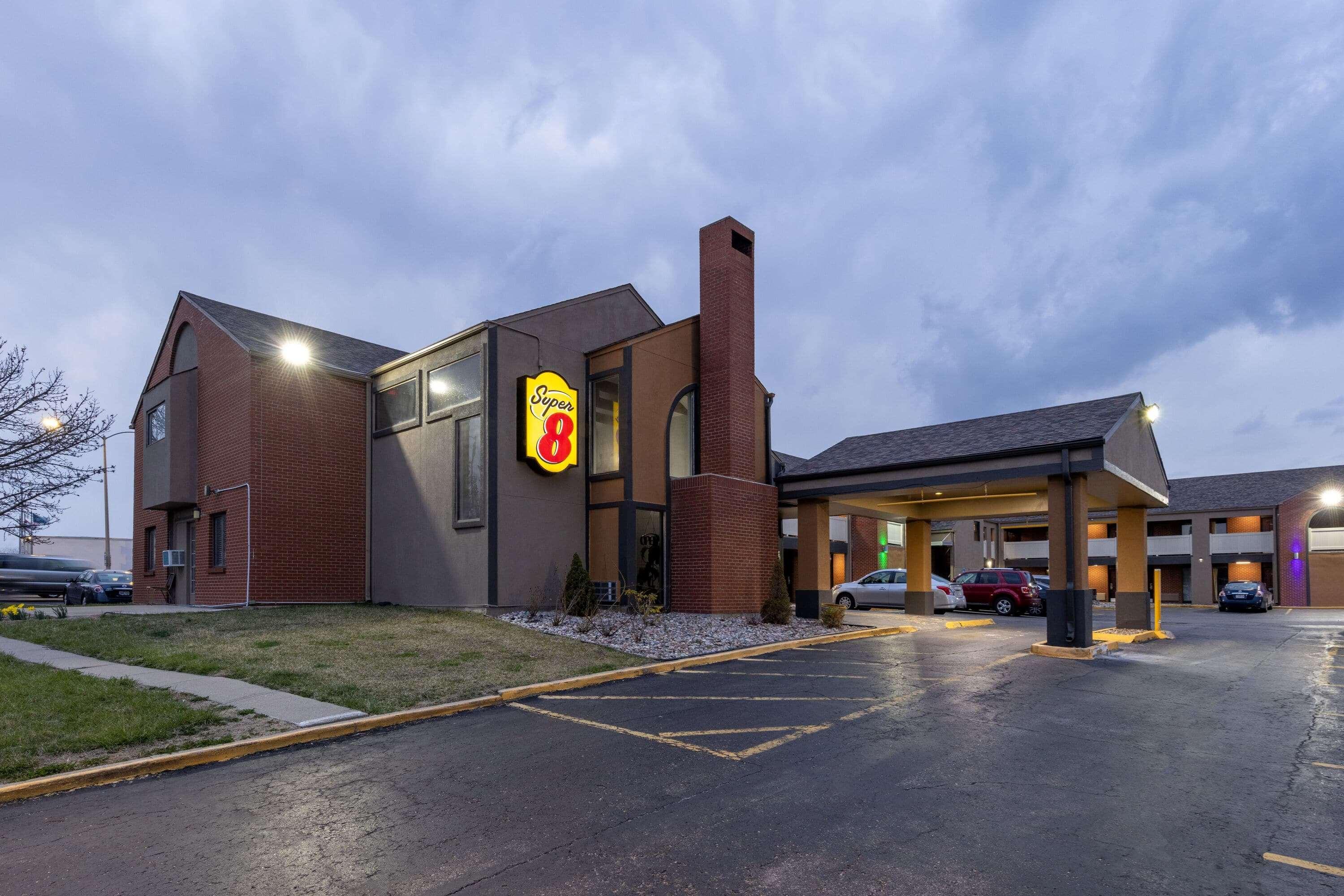 Super 8 By Wyndham Kansas City Airport North Ngoại thất bức ảnh