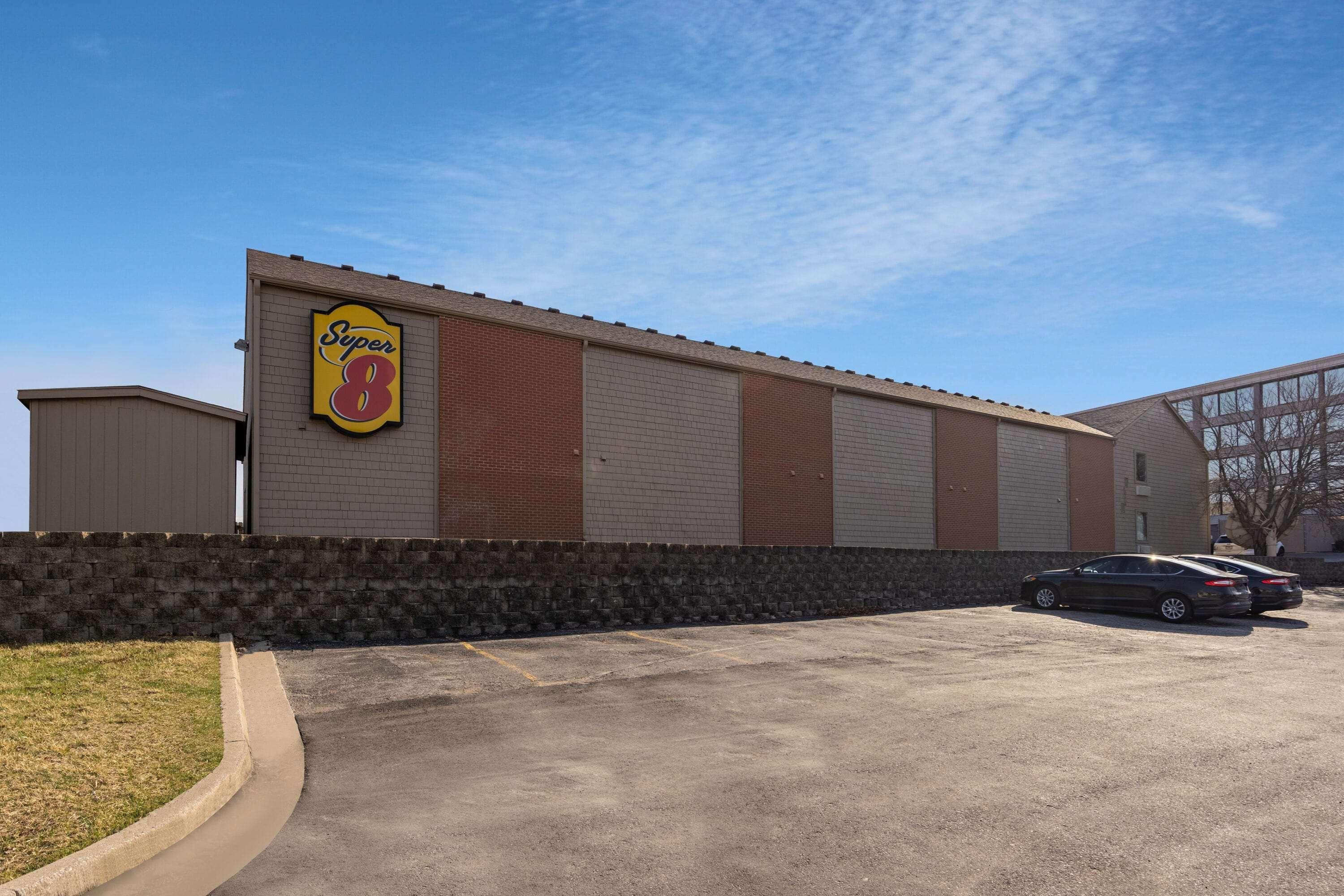 Super 8 By Wyndham Kansas City Airport North Ngoại thất bức ảnh