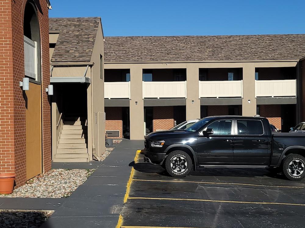 Super 8 By Wyndham Kansas City Airport North Ngoại thất bức ảnh