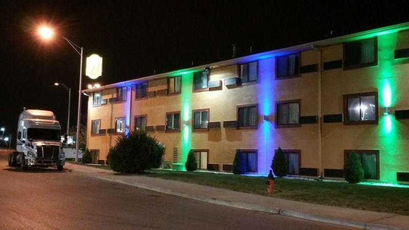 Super 8 By Wyndham Kansas City Airport North Ngoại thất bức ảnh
