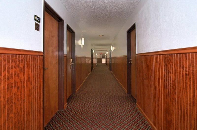 Super 8 By Wyndham Kansas City Airport North Ngoại thất bức ảnh