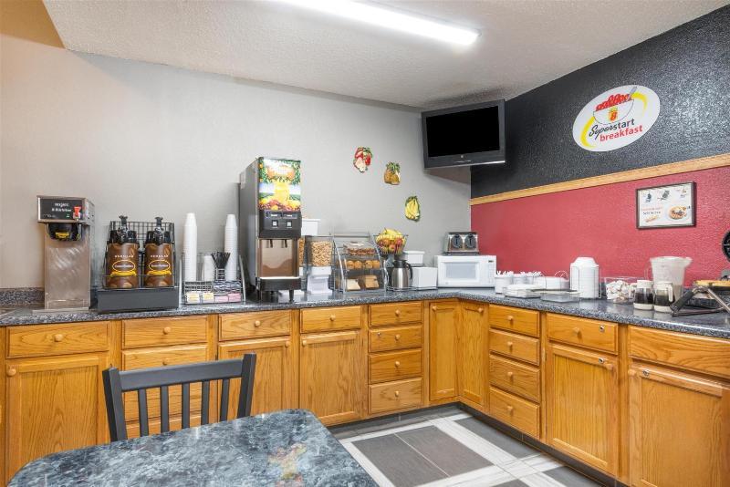 Super 8 By Wyndham Kansas City Airport North Ngoại thất bức ảnh