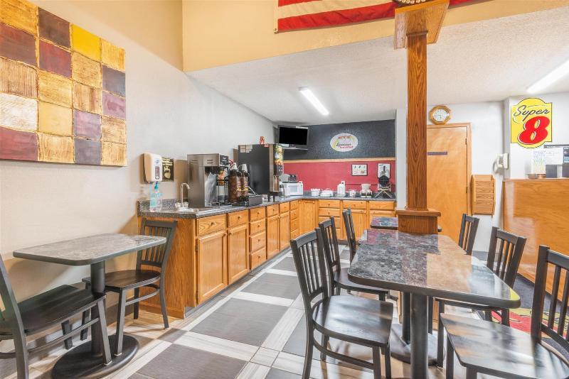 Super 8 By Wyndham Kansas City Airport North Ngoại thất bức ảnh